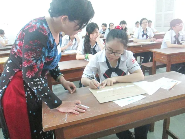 Chùm ảnh thí sinhTP.HCM dự thi môn Ngữ Văn ảnh 6